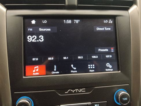 Used 2019 Ford Fusion SE FWD image 25