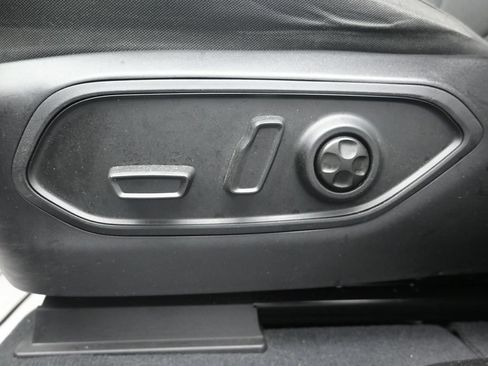 Used 2023 Jeep Grand Cherokee Laredo RWD image 11