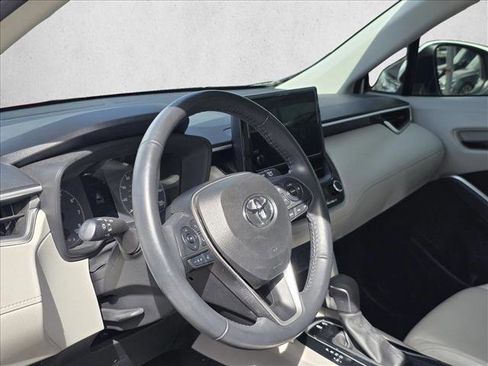 Used 2023 Toyota Corolla Cross LE image 11