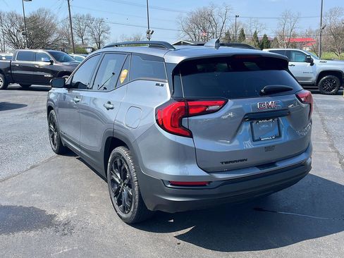 Used 2021 GMC Terrain SLE w/ Driver Convenience Package image 3