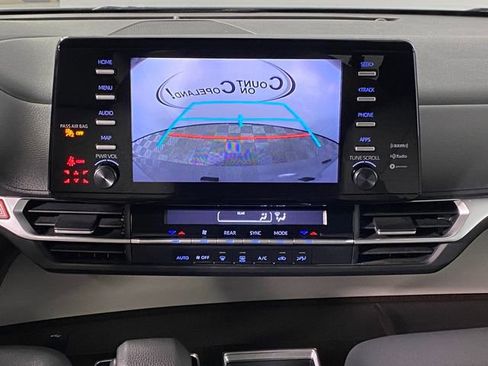 Used 2023 Toyota Sienna LE image 18