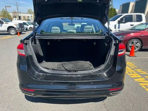 Used 2017 Ford Fusion SE w/ Fusion SE Technology Package image 25