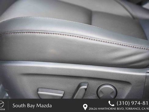 New 2026 MAZDA MAZDA3 Hatchback w/Premium Plus Pkg image 24