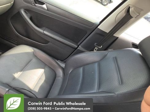 Used 2014 Volkswagen Jetta SE FWD image 23