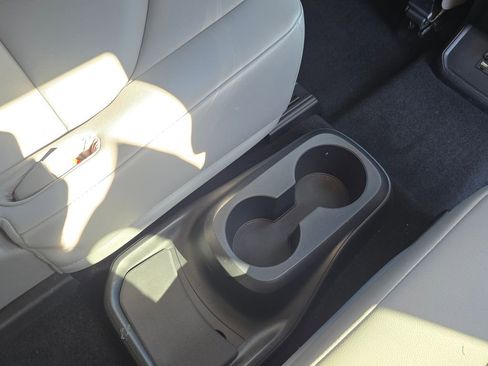 Used 2021 Toyota Highlander XLE image 35