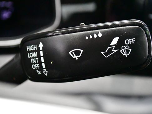 Used 2025 Volkswagen Jetta SE FWD image 22