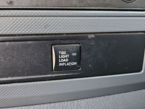 Used 2009 Dodge Ram 2500 Truck SLT w/ Popular Equipment Group image 19