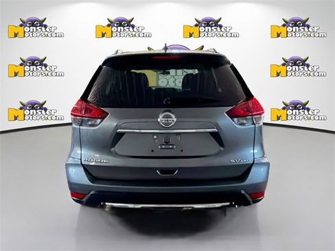 Used 2018 Nissan Rogue SV image 5