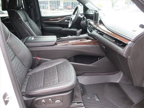 Used 2023 Cadillac Escalade Premium Luxury Platinum w/ LPO, Floor Liner Package image 9