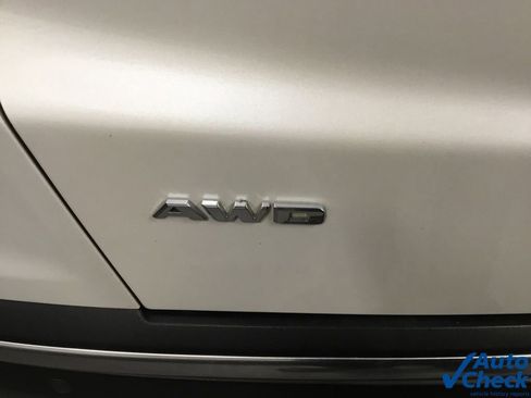 Used 2017 Cadillac XT5 Platinum w/ Driver Assist Package image 17