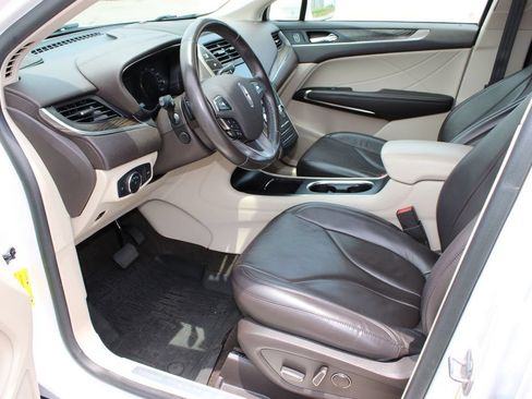 Used 2019 Lincoln MKC Reserve w/ MKC Technology Package FWD image 11