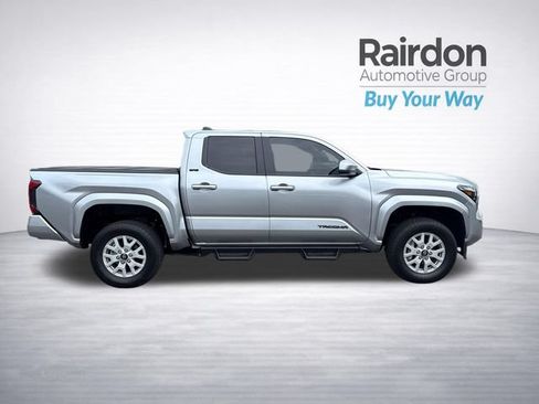 Used 2025 Toyota Tacoma SR5 AWD/4WD image 8