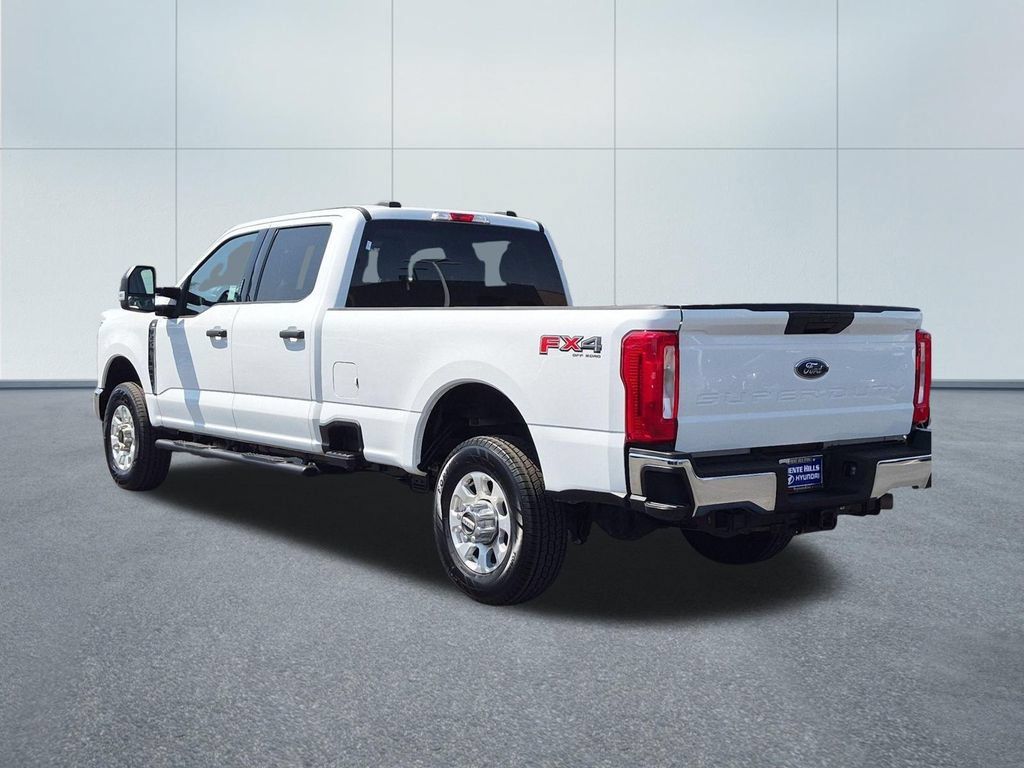 Used 2023 Ford F250 XLT w/ FX4 Off-Road Package AWD/4WD image 4