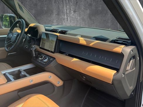 Used 2025 Land Rover Defender 110 V8 image 24