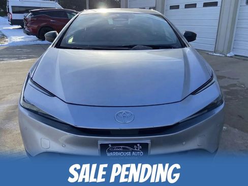 Used 2024 Toyota Prius LE FWD image 3