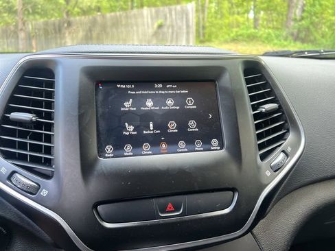 Used 2020 Jeep Cherokee Latitude w/ Cold Weather Group FWD image 14
