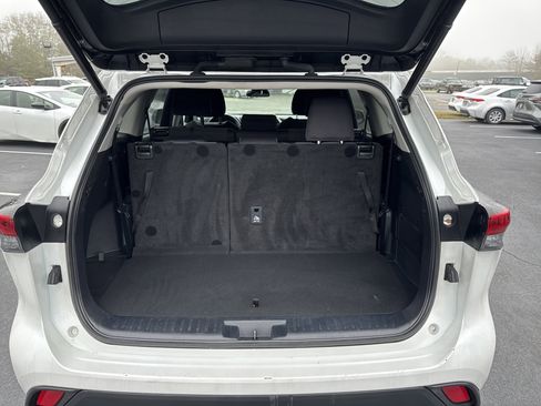 Used 2023 Toyota Highlander LE image 27