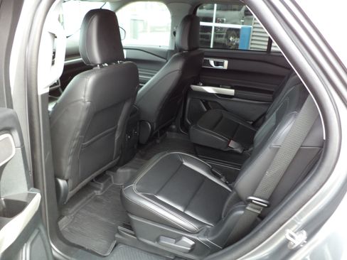 Used 2023 Ford Explorer XLT w/ Equipment Group 202A AWD/4WD image 3