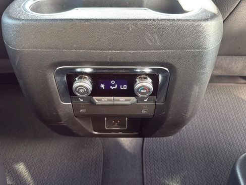 Used 2025 GMC Yukon XL Denali AWD/4WD image 45