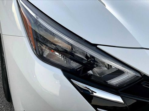 New 2025 Nissan Versa SV w/ Trunk Package FWD image 18