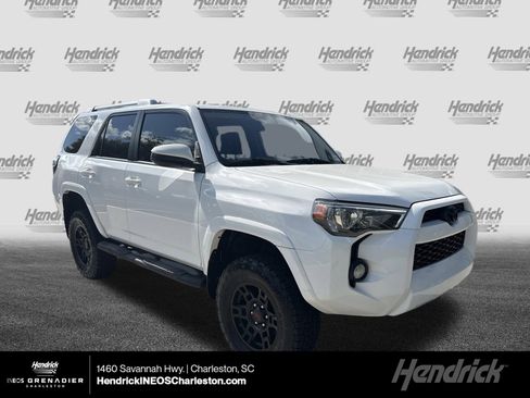 Used 2018 Toyota 4Runner SR5 AWD/4WD image 1