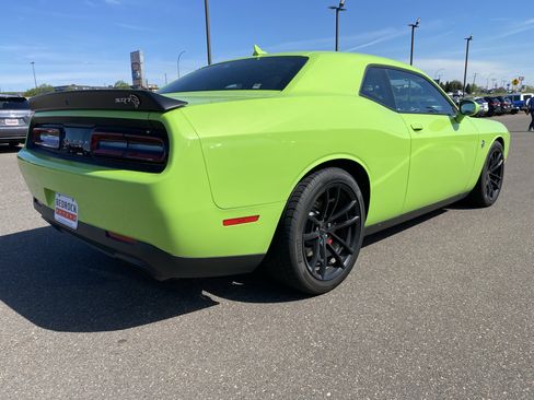 Used 2023 Dodge Challenger SRT Hellcat RWD image 2