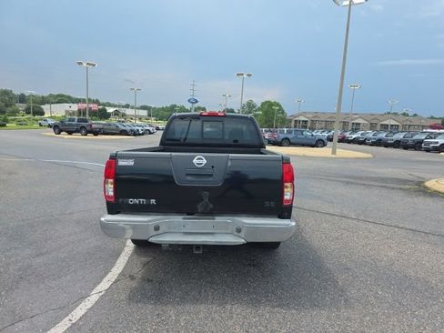 Used 2010 Nissan Frontier SE w/ SE Value Truck Pkg RWD image 4