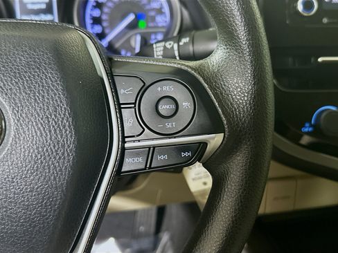 Used 2021 Toyota Camry LE FWD image 17
