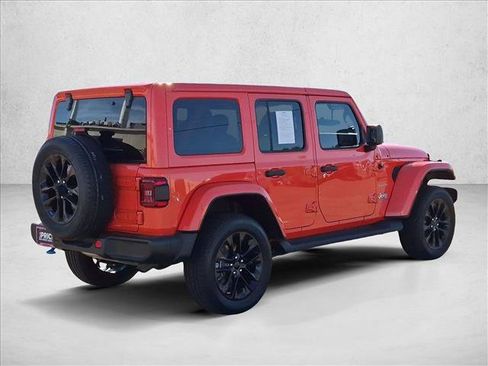 Used 2023 Jeep Wrangler Unlimited Sahara w/ Cold Weather Group AWD/4WD image 5