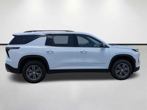 Used 2024 Chevrolet Traverse LT FWD image 3