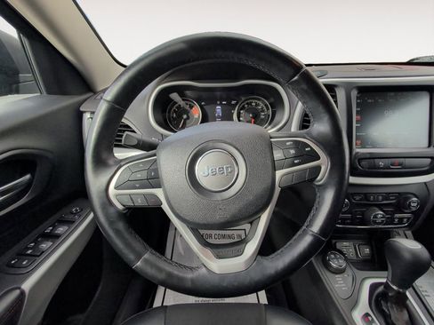 Used 2018 Jeep Cherokee Trailhawk w/ Cold Weather Group image 12