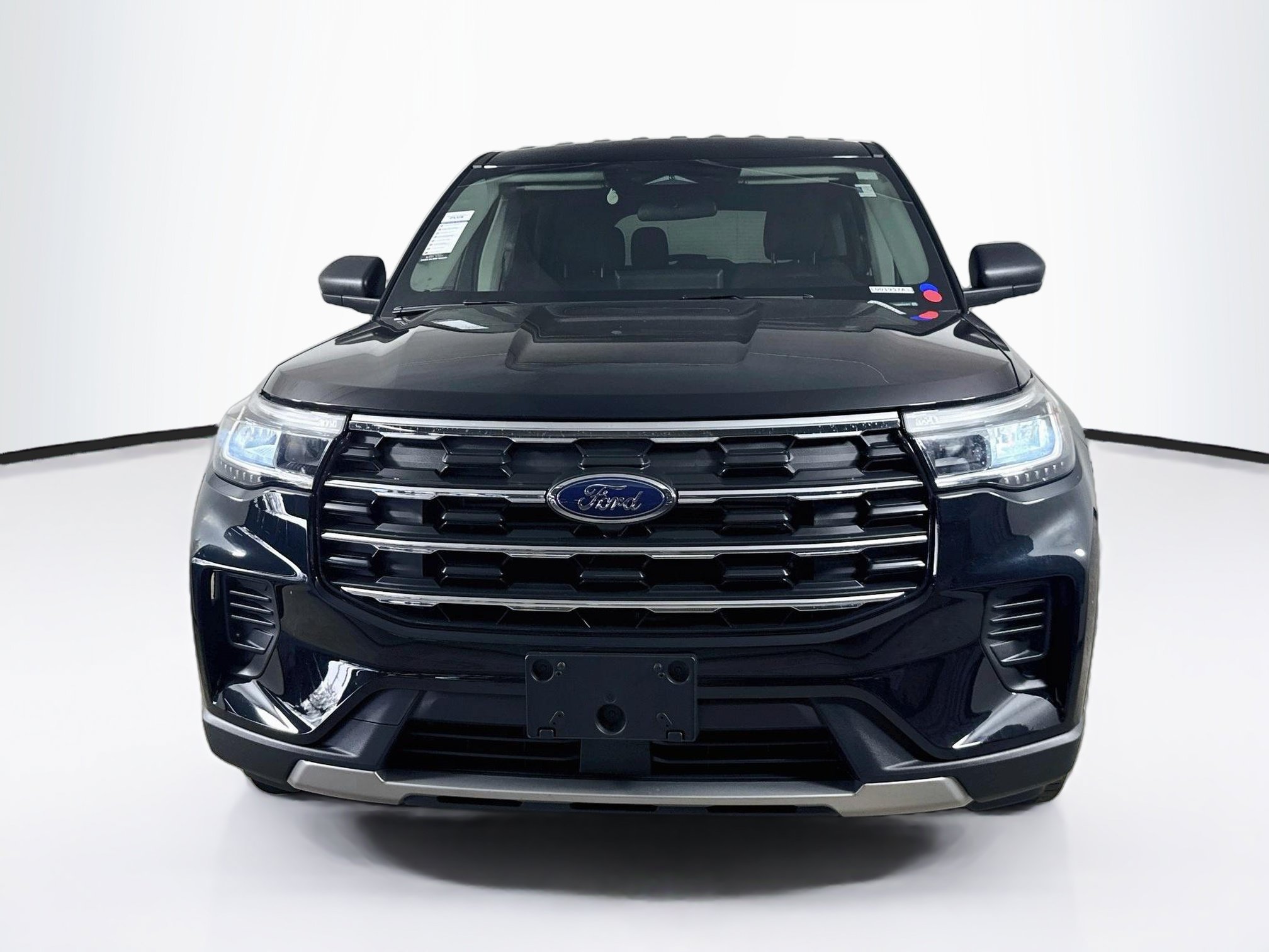 Used 2026 Ford Explorer Active RWD image 3