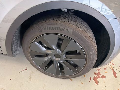 Used 2025 Tesla Model Y Long Range RWD image 4