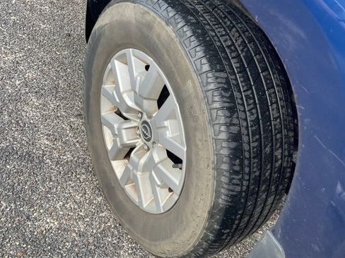 Used 2022 Nissan Frontier SV RWD image 8