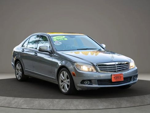Used 2009 Mercedes-Benz C 300 Sedan image 3