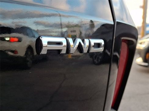 Used 2022 Ford Escape SE w/ SE Sport Appearance Package image 33