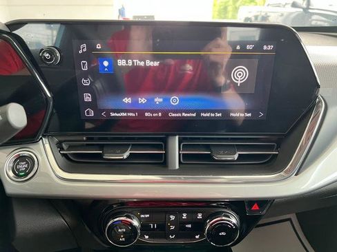 New 2025 Chevrolet Trax LT w/ Sunroof Package image 21