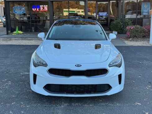 Used 2018 Kia Stinger Premium image 3