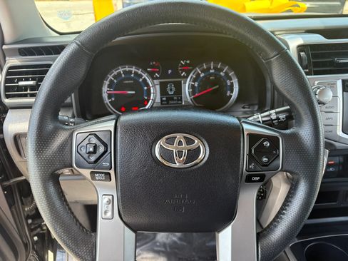 Used 2018 Toyota 4Runner SR5 Premium AWD/4WD image 36