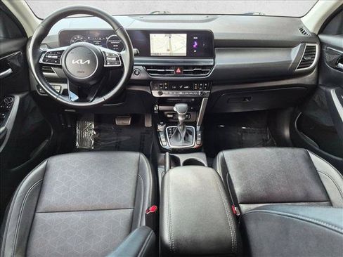 Used 2024 Kia Seltos EX FWD image 17