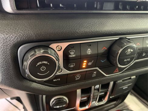 Used 2025 Jeep Wrangler Sport S image 33