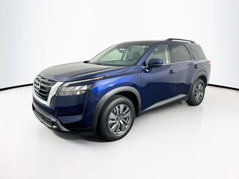 Used 2025 Nissan Pathfinder SV AWD/4WD image 3