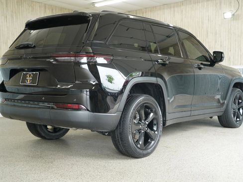 Used 2022 Jeep Grand Cherokee Altitude image 10