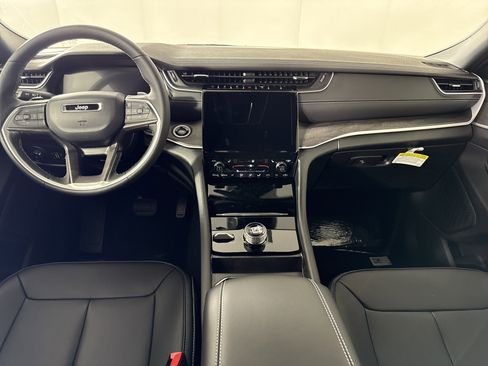 New 2025 Jeep Grand Cherokee Limited image 12