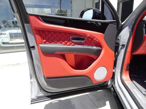 Used 2023 Bentley Bentayga AWD/4WD image 15