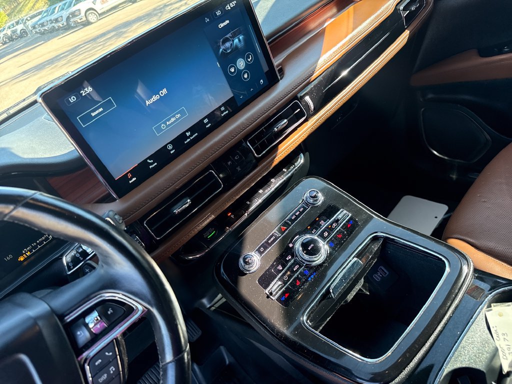 Used 2022 Lincoln Nautilus Reserve w/ Luxury Package AWD/4WD image 17