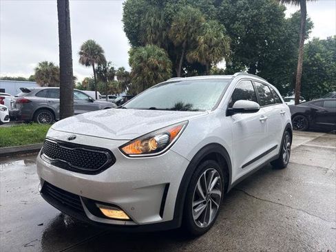 Used 2017 Kia Niro Touring FWD image 3