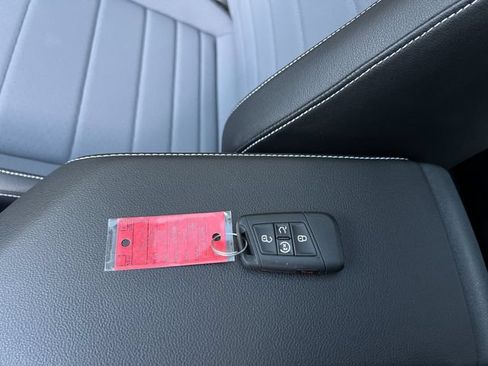 Used 2025 Volkswagen Jetta SE FWD image 31