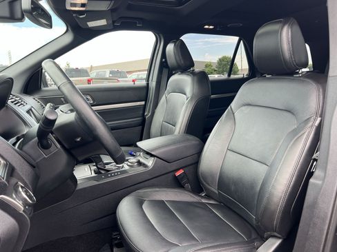 Used 2018 Ford Explorer XLT w/ Equipment Group 202A AWD/4WD image 13