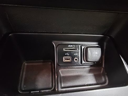 Used 2016 Jeep Cherokee Sport image 19